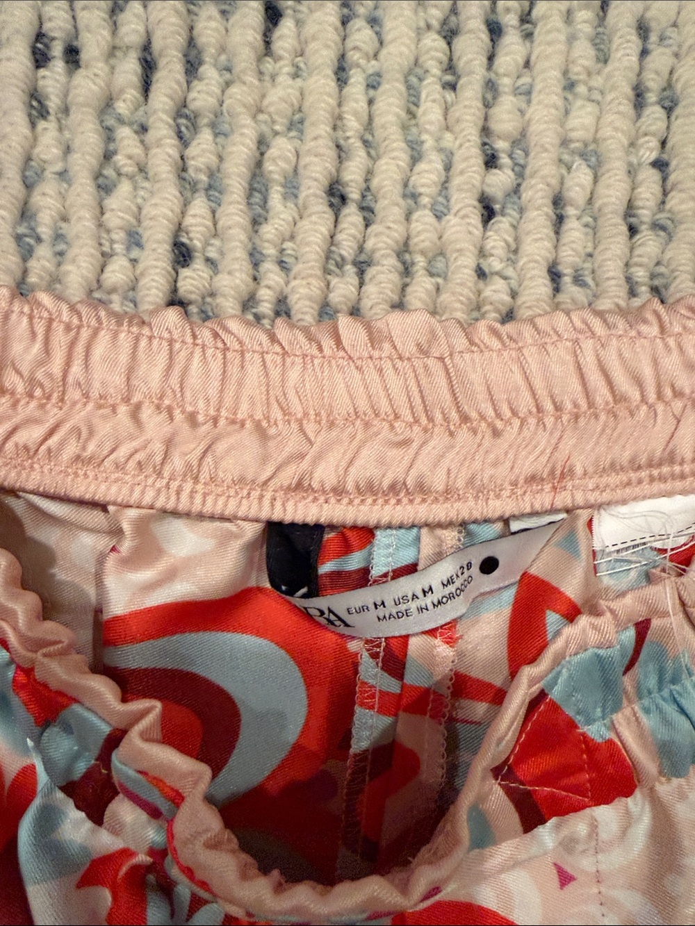 Zara Print Satin Shorts in Red, Pink & Light Blue. Size m - Picture 2 of 3